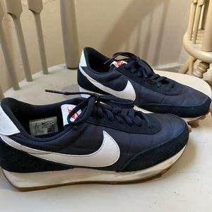 Nike Daybreak black size 8